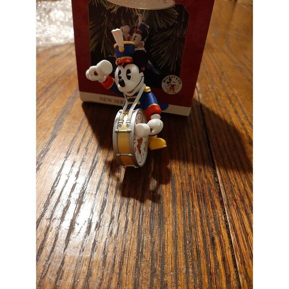 New 1997 Hallmark Keepsake Handcrafted Bandleader Mickey Mouse Ornament - Picture 3 of 6